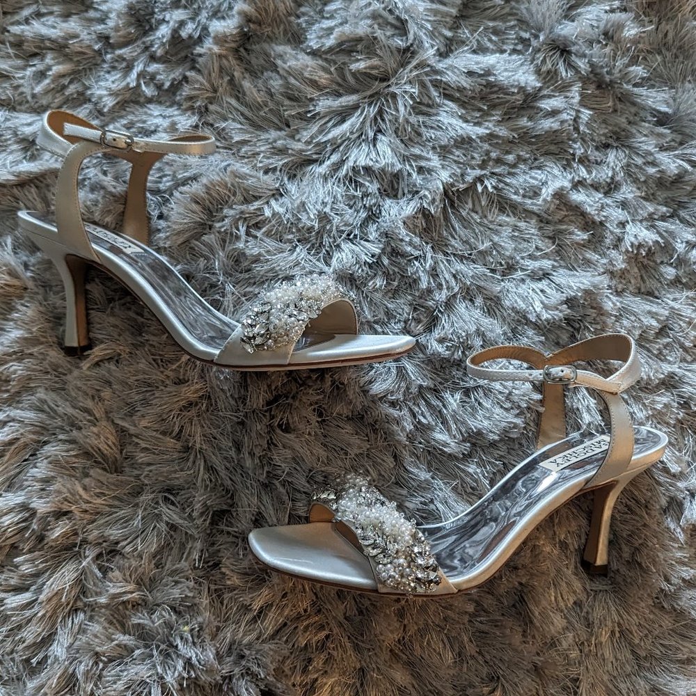 NWOT Badgley Mischka White Kate Sandals Heels 8